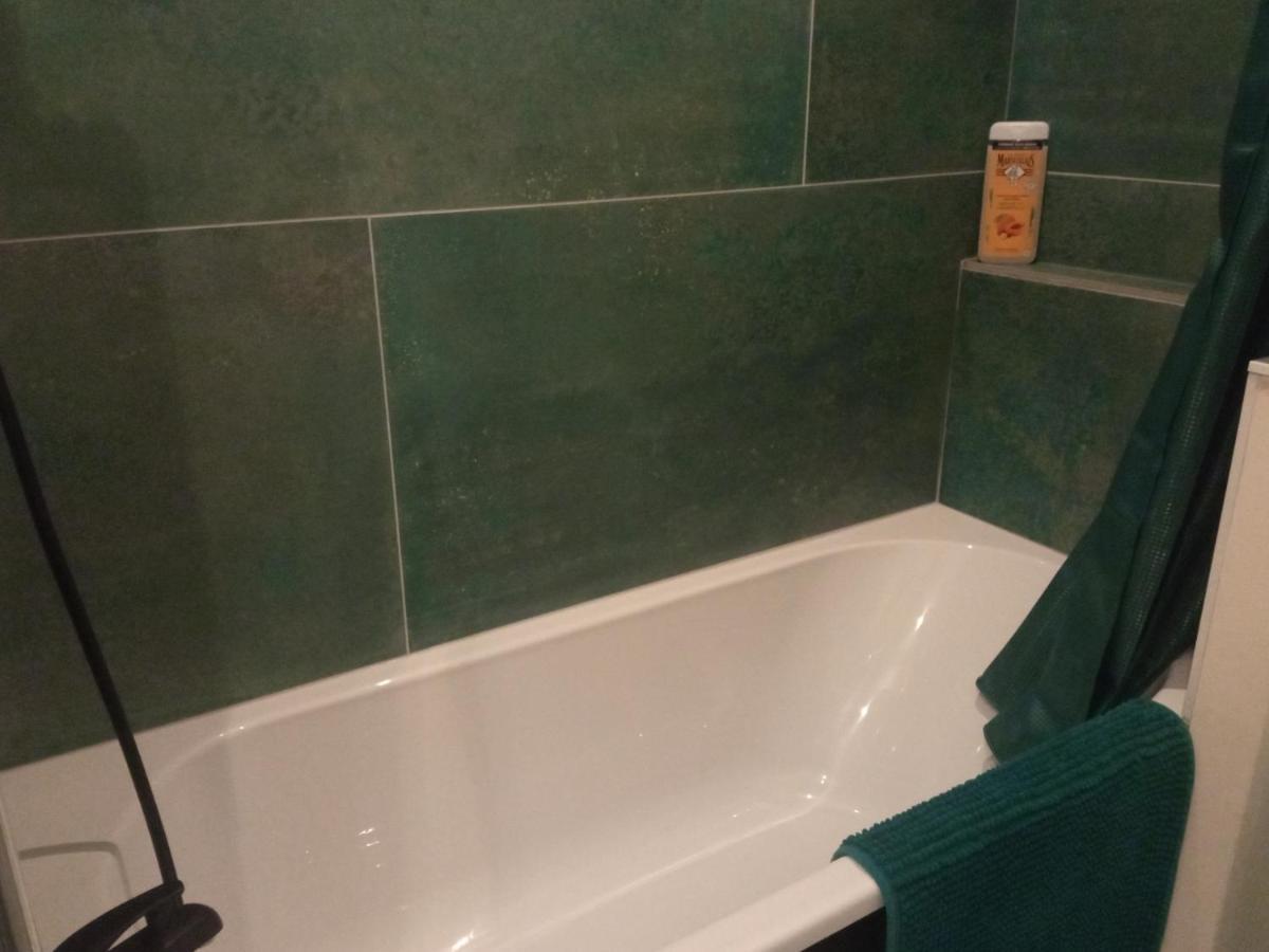 La Cabine Du Capitaine 4M² - Sdb Partagee Exterieure Chavagne Dış mekan fotoğraf